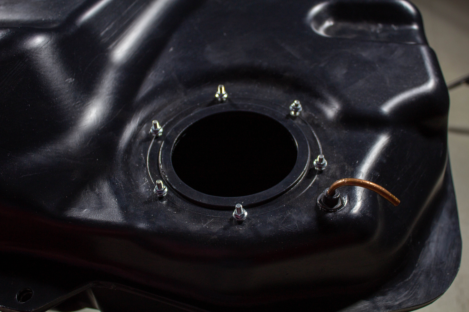 Пластиковый топливный бак Mitsubishi  Outlander XL, 2005-2018 г.в. (BP) -  50 л.